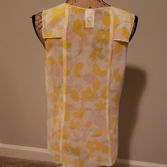 Floral Sleeveless Blouse - Picture 3 of 5